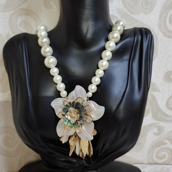 Vintage 70s Statement Runway Necklace Faux Glass Pearls Abalone MOP Flower Rare - Picture 4 of 8